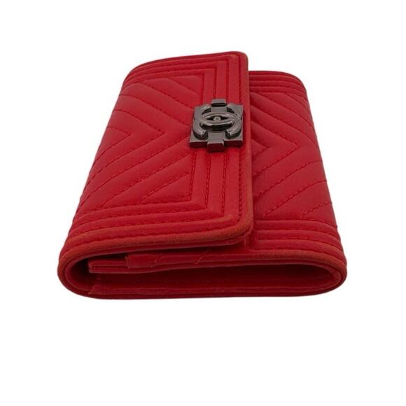 Chanel Boy Flap Card Holder in Red Chevron Quilted Lambskin with Silver Hardware - Picture 5 of 6